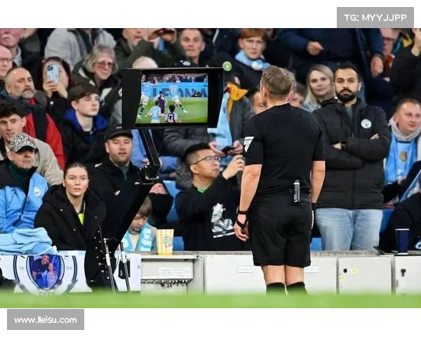 英超VAR新规首秀误判率高达12% 引发裁判协会紧急召开会议 英超VAR新规首秀误判率高达12% 引发裁判协会紧急召开会议